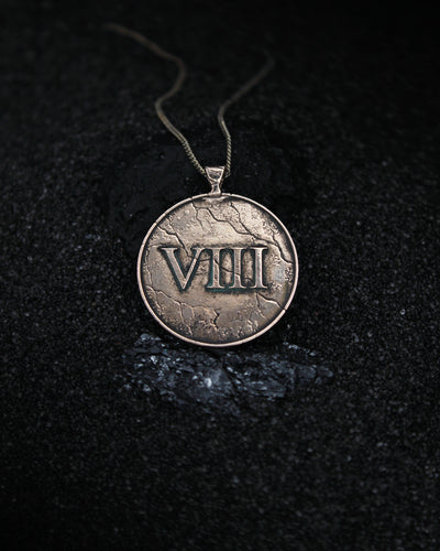 MEDAL WITH LION AND CLASSIC HEADS
